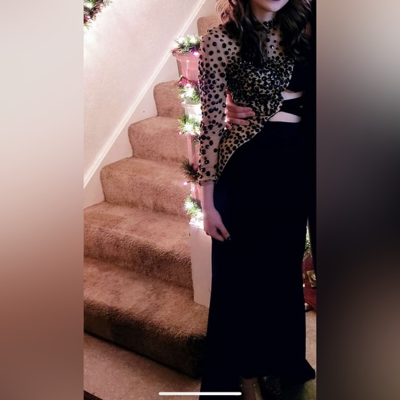 Size 0 dress, worn once for a few hours. - Picture 2 of 2